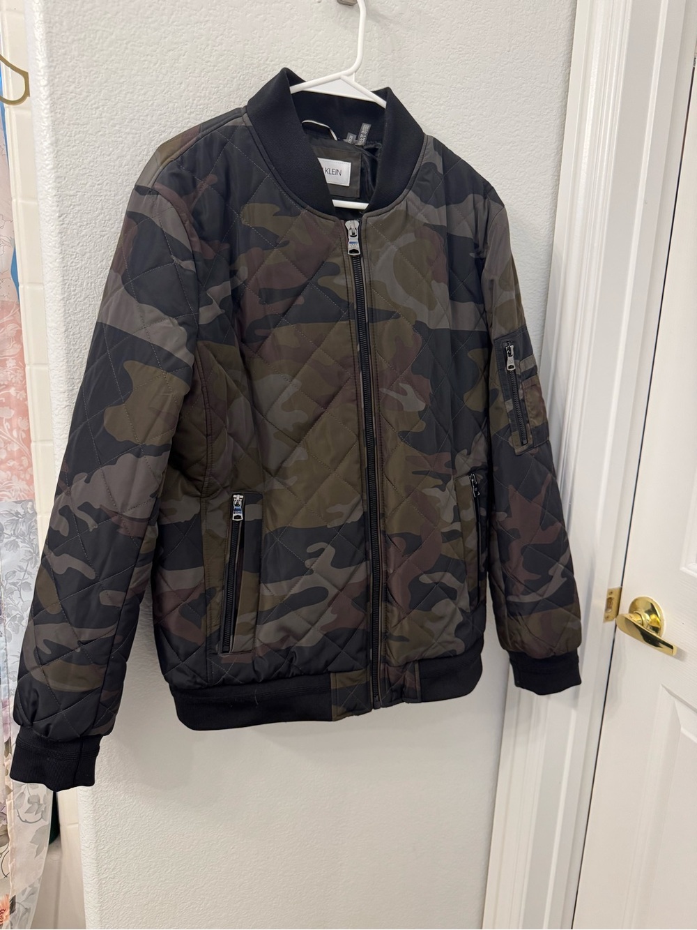 Calvin Klein mens Camo Quilted Bomber Jacket - Olive, Black Medium